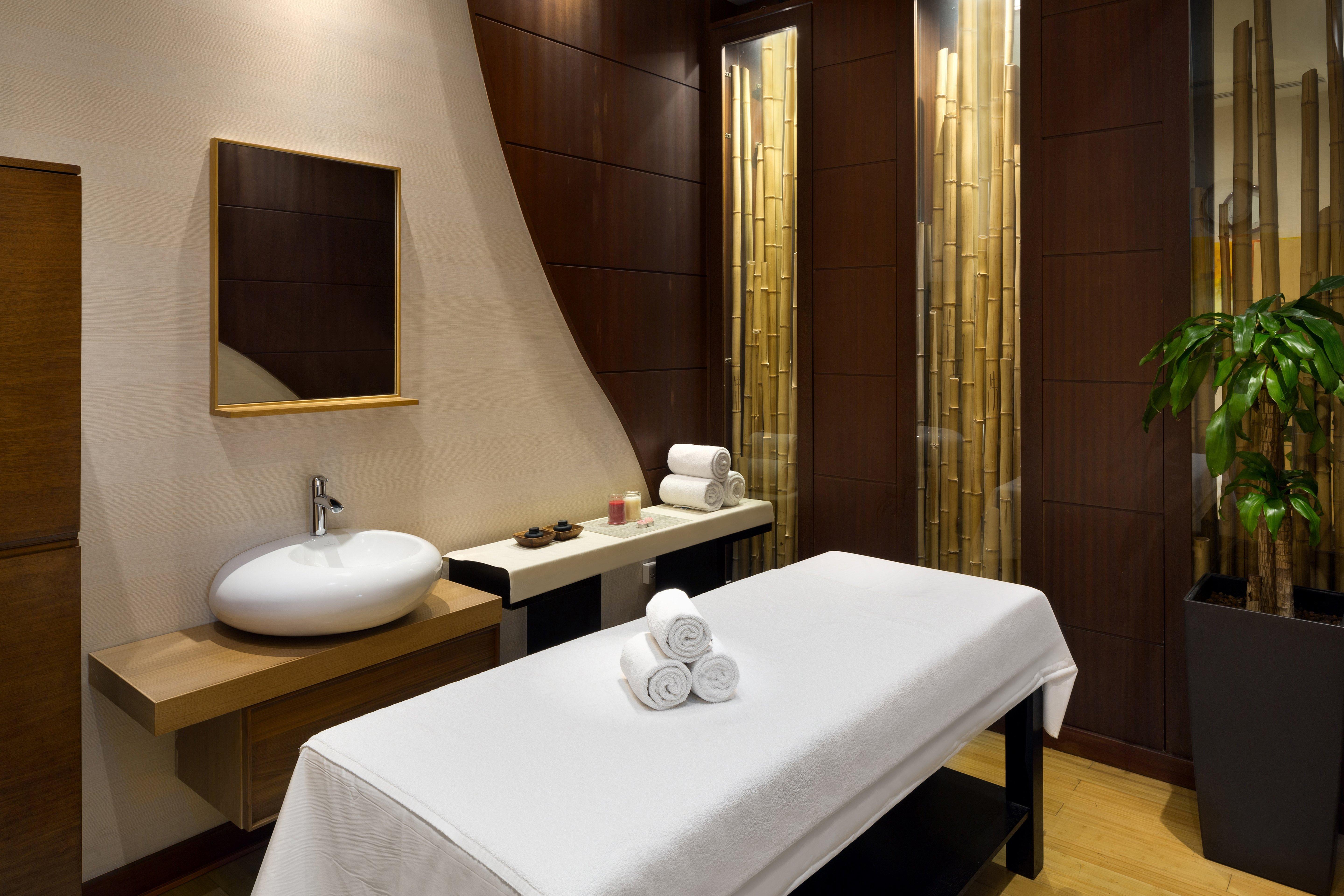 Crowne Plaza By Ihg